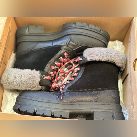 Brand new UGG Aston Addie Boots sz 8.5 - Picture 1 of 6